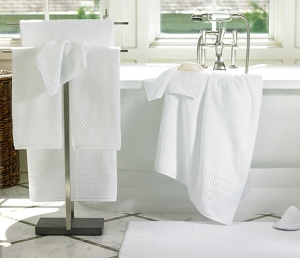 Luxury Bath Towels for Every Season: Matching Comfort with the Weather